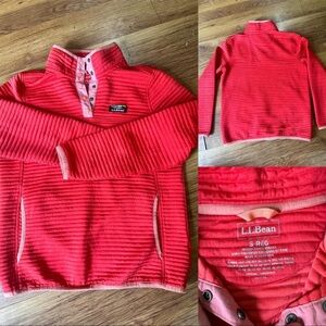 Woman LL Bean Airlight pull over